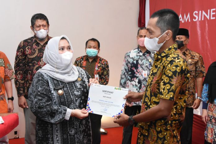 Bupati Bengkalis Kasmarni Berharap Generasi Muda Bisa Bersaing Bupati Bengkalis Kasmarni Berharap Generasi Muda Bisa Bersaing