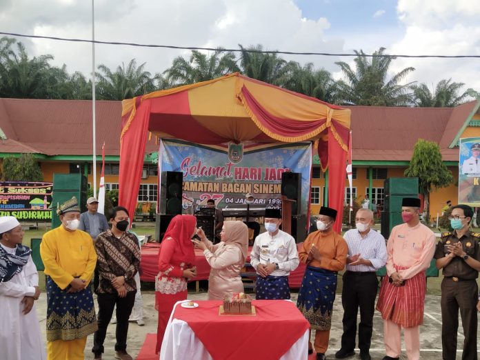 Bupati Rohil Afrizal Sintong Hadiri HUT Bagan Sinembah ke-27 Bupati Rohil Afrizal Sintong Hadiri HUT Bagan Sinembah ke-27